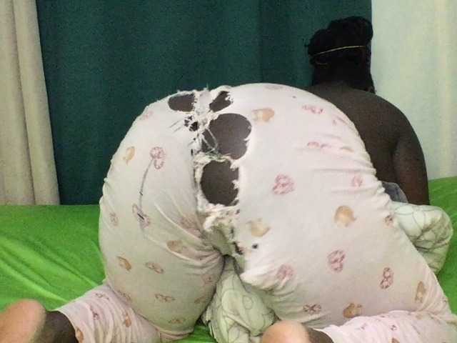 Sexxywetpussy live cam on BongaCams