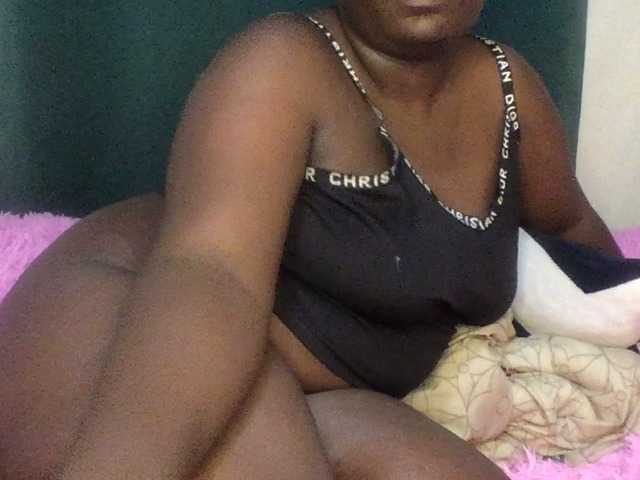 Sexxywetpussy live cam on BongaCams