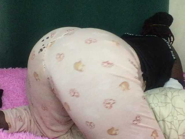 Sexxywetpussy live cam on BongaCams