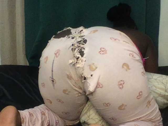 Sexxywetpussy live cam on BongaCams