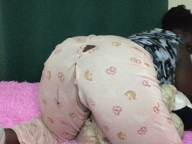 Sexxywetpussy live cam on BongaCams