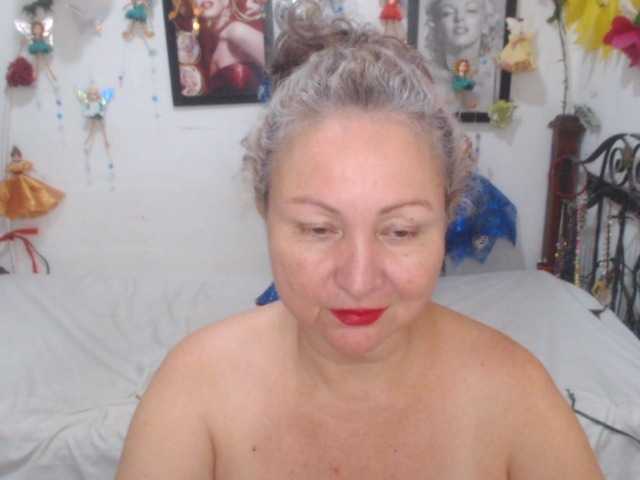 LADYQUEEN520 live cam on BongaCams