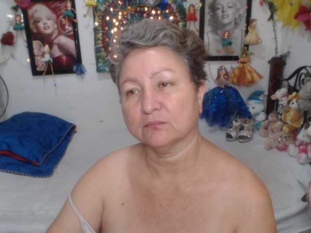 LADYQUEEN520 live cam on BongaCams