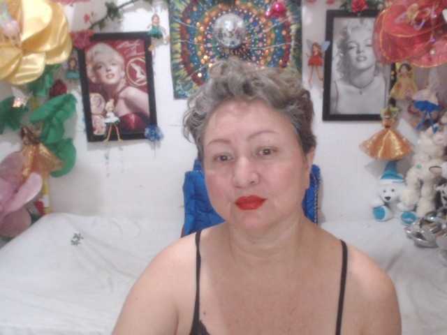 LADYQUEEN520 live on BongaCams