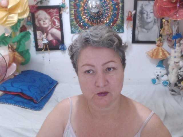 LADYQUEEN520 live cam on BongaCams