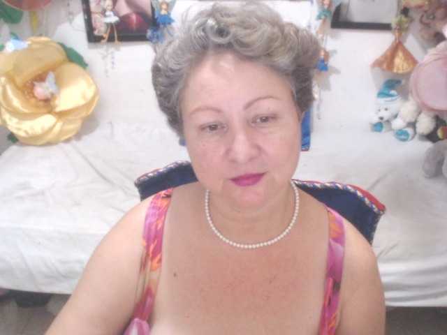 LADYQUEEN520 live cam on BongaCams