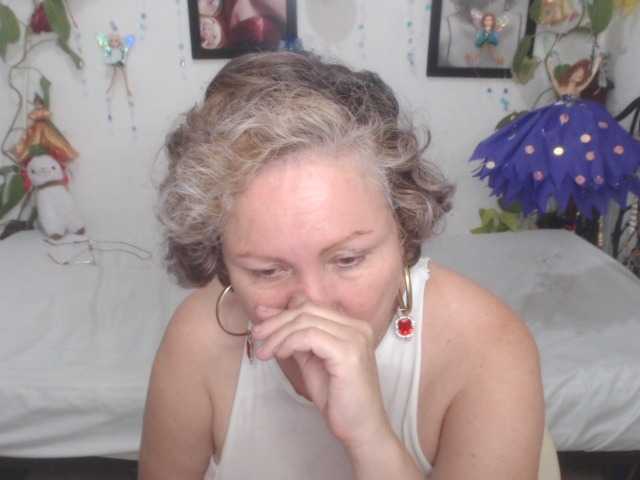 LADYQUEEN520's BongaCams show and profile