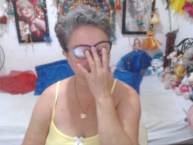 LADYQUEEN520 live cam on BongaCams