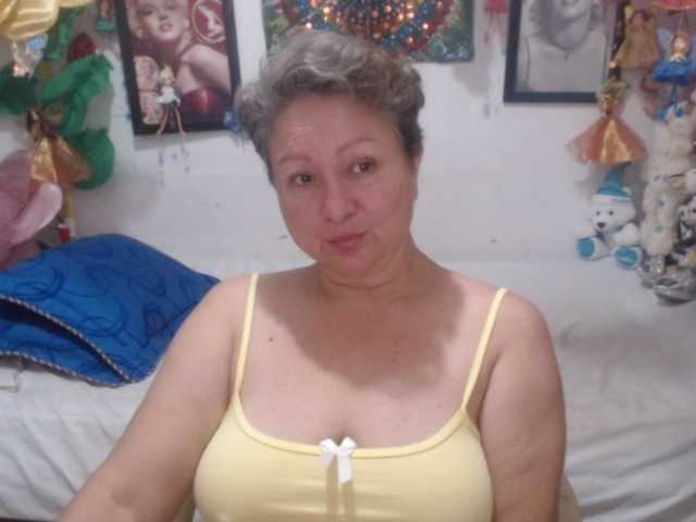 LADYQUEEN520 live cam on BongaCams
