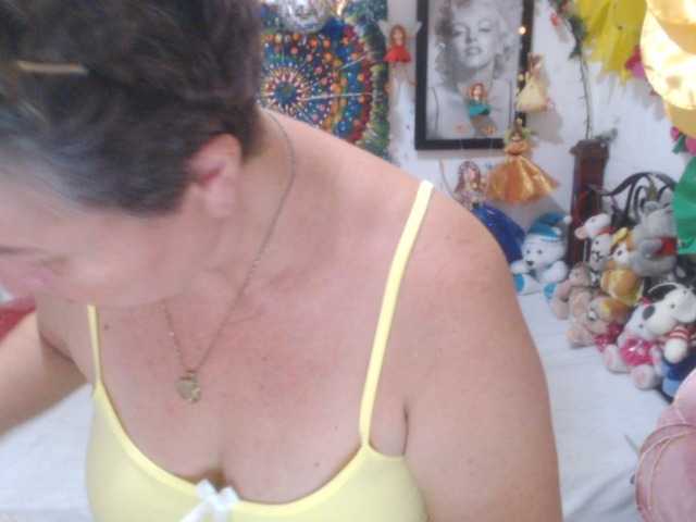 LADYQUEEN520 live cam on BongaCams