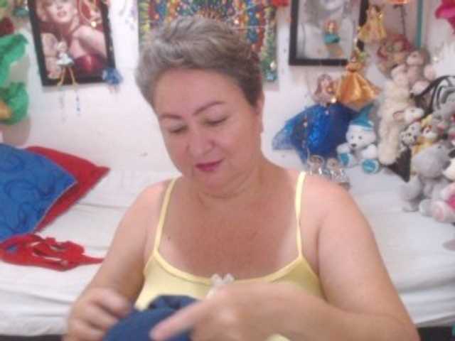 LADYQUEEN520 live webcam show