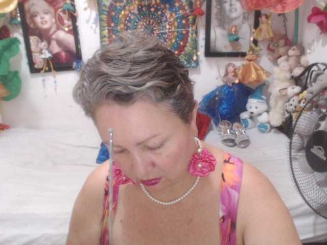 LADYQUEEN520 live cam on BongaCams