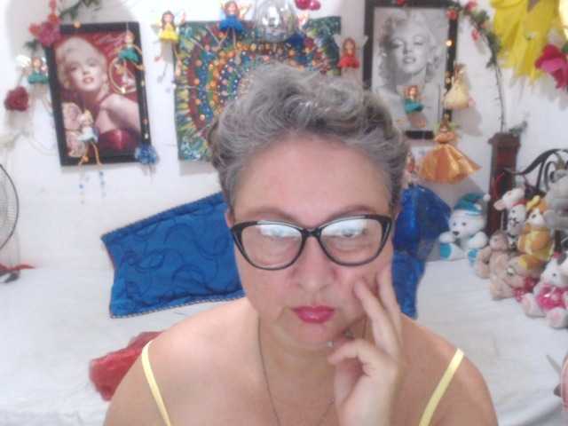 LADYQUEEN520 live cam on BongaCams