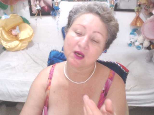 LADYQUEEN520 live cam on BongaCams