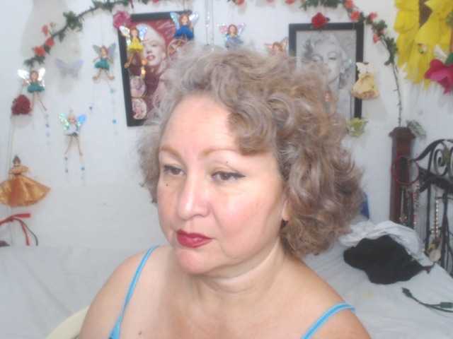 LADYQUEEN520 live cam on BongaCams