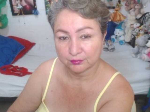 LADYQUEEN520 live webcam show