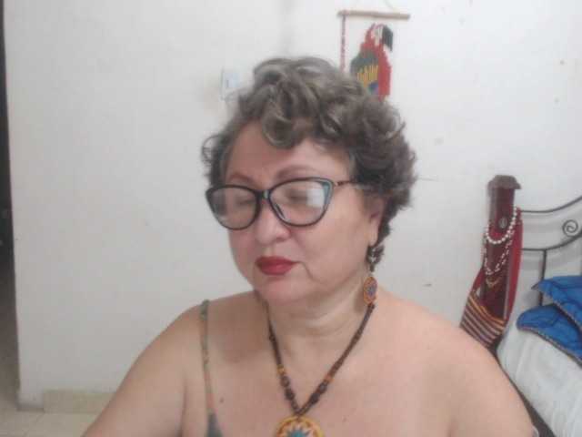 LADYQUEEN520 live cam on BongaCams
