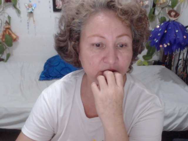 LADYQUEEN520 Live Cam and Statistics on UnifiedCams