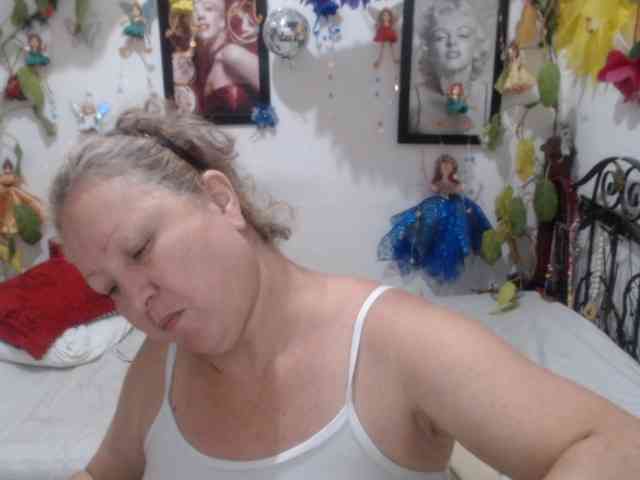 LADYQUEEN520 Live Webcam on BongaCams