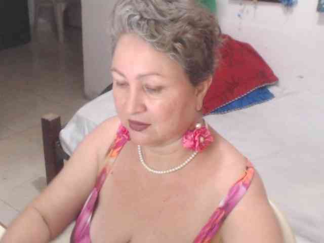 LADYQUEEN520 webcam