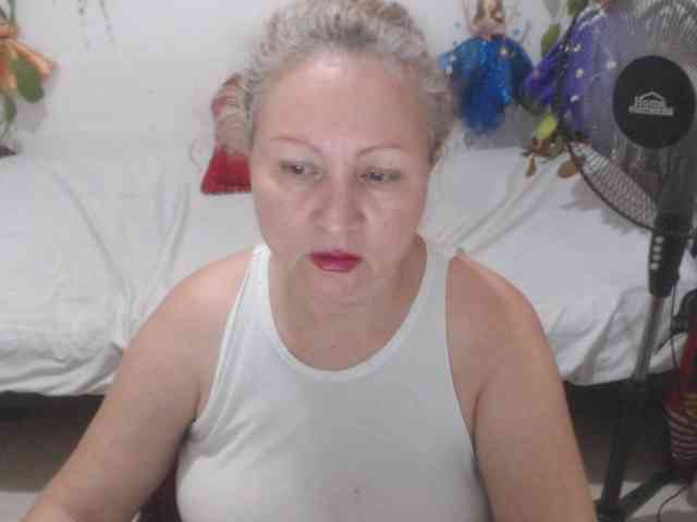 LADYQUEEN520 webcam