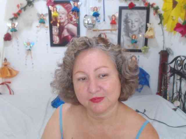 LADYQUEEN520 webcam