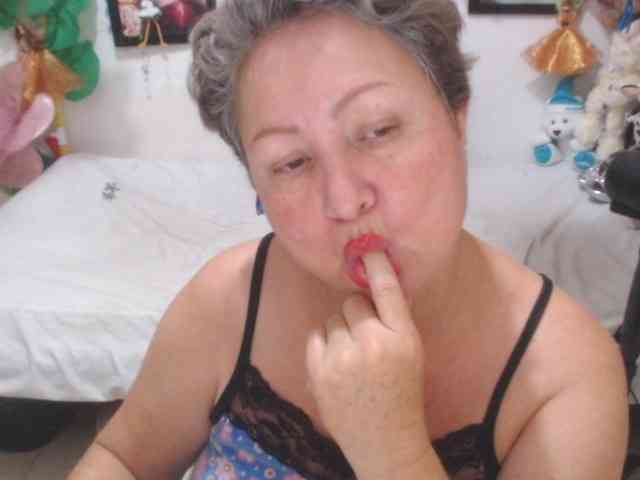LADYQUEEN520 webcam