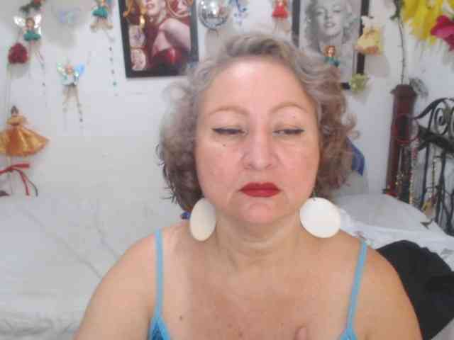 LADYQUEEN520 webcam