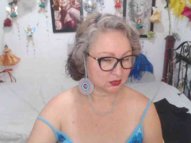 LADYQUEEN520 webcam