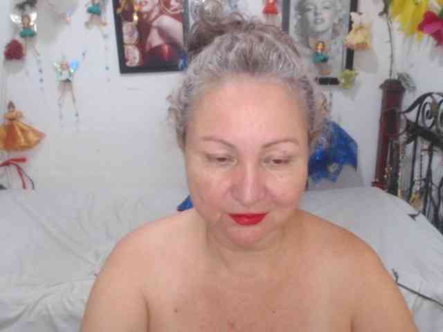 LADYQUEEN520 Live Webcam on BongaCams