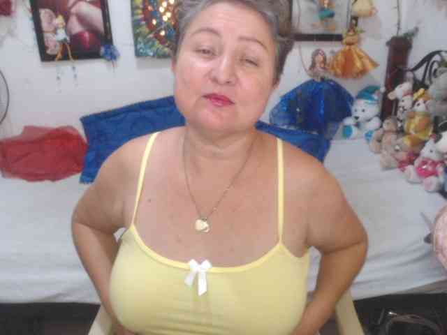 LADYQUEEN520 webcam