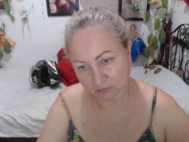 LADYQUEEN520 webcam