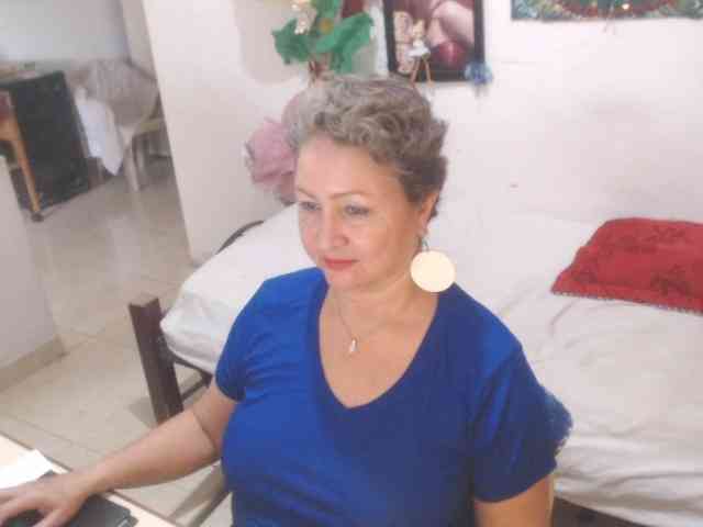 LADYQUEEN520 webcam