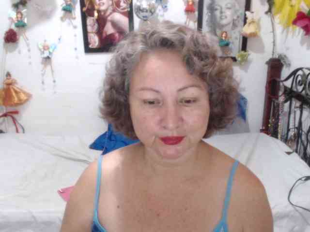 LADYQUEEN520 webcam