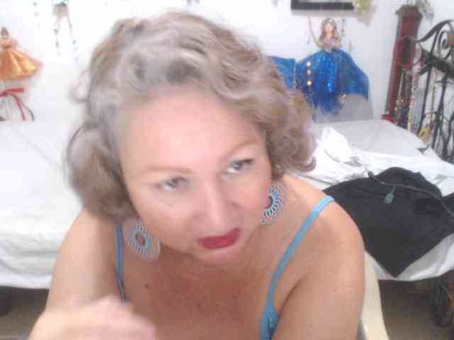 LADYQUEEN520 webcam