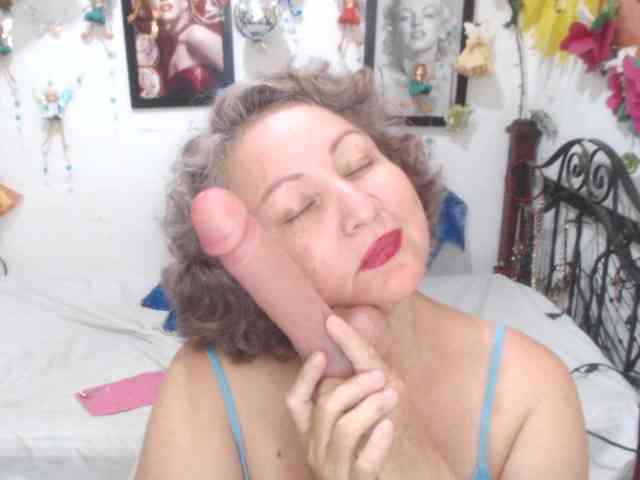 LADYQUEEN520 webcam