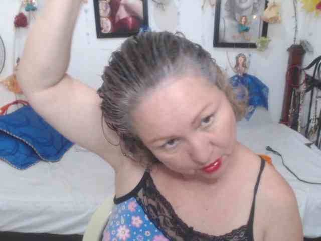 LADYQUEEN520 webcam