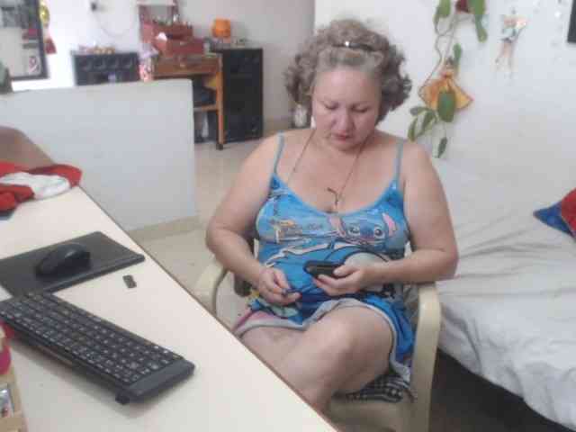 LADYQUEEN520 webcam