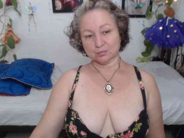 LADYQUEEN520 webcam