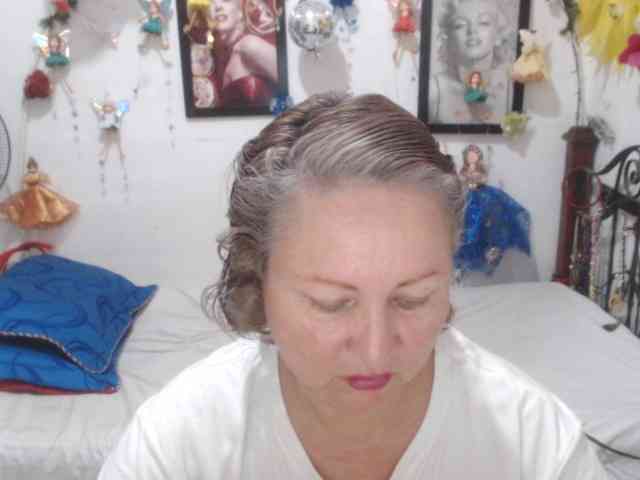 LADYQUEEN520 webcam