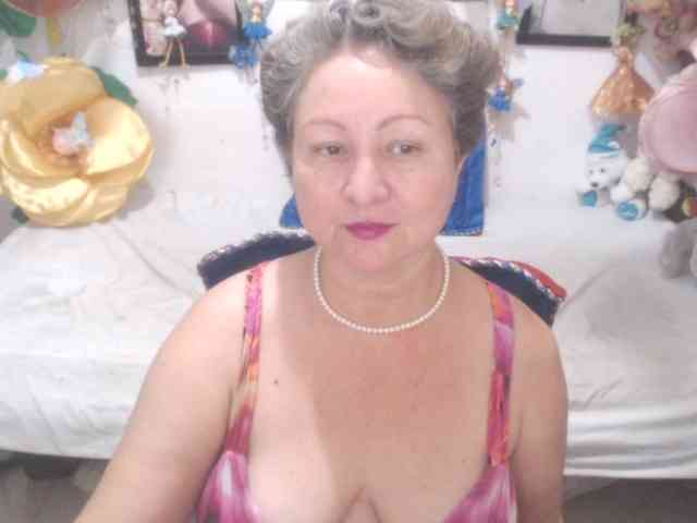 LADYQUEEN520 webcam