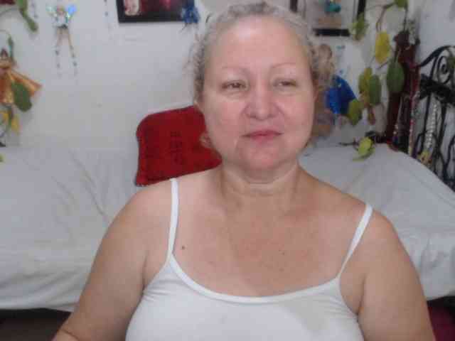 LADYQUEEN520 webcam