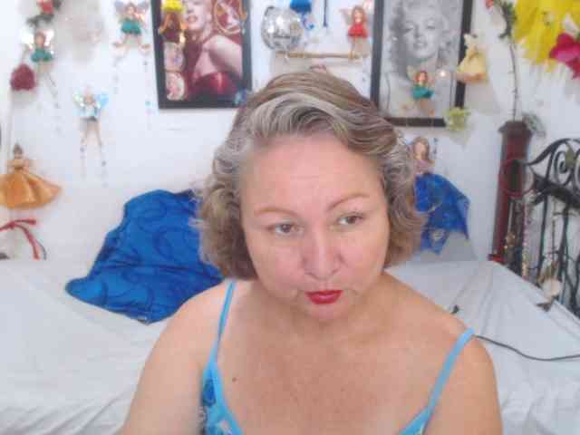 LADYQUEEN520 webcam