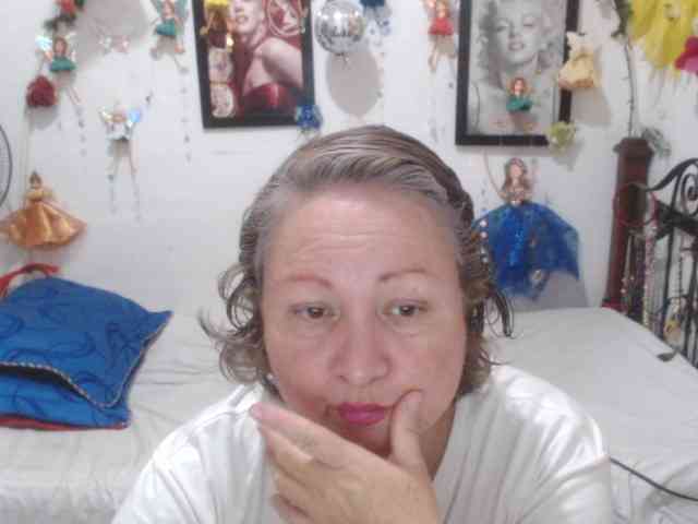 LADYQUEEN520 webcam