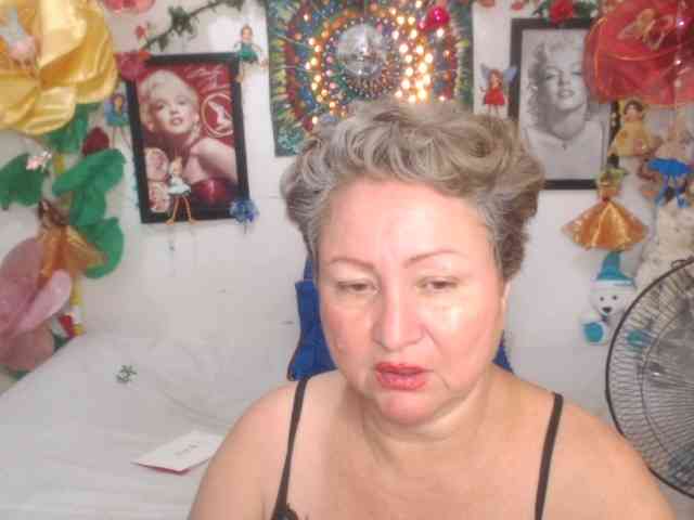 LADYQUEEN520 webcam