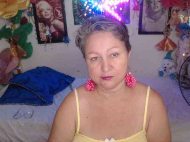 LADYQUEEN520 webcam