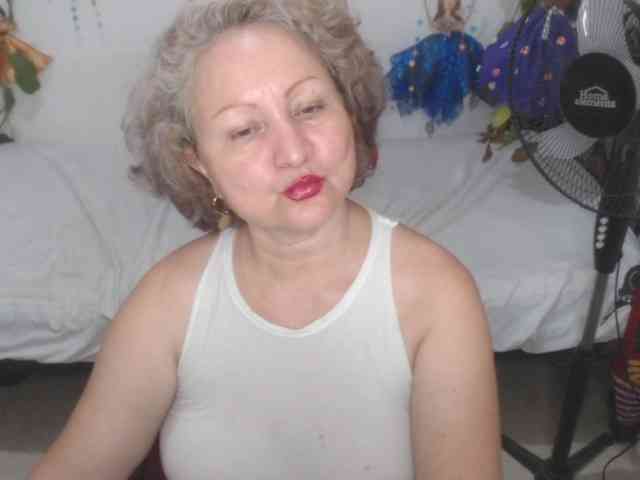 LADYQUEEN520 webcam