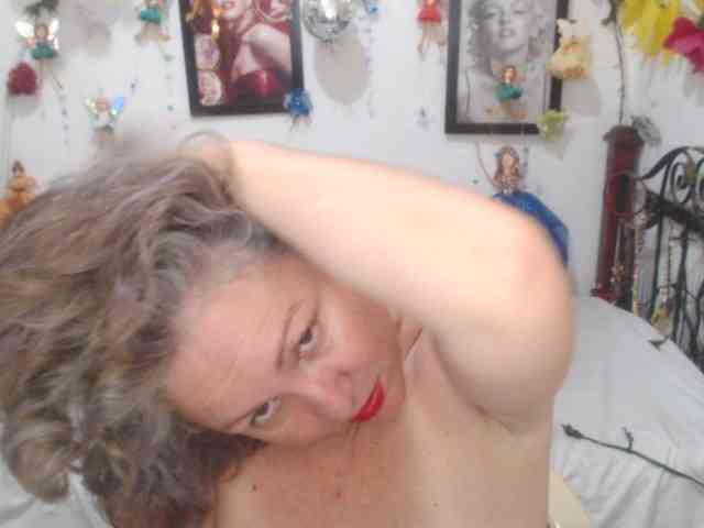 LADYQUEEN520 webcam