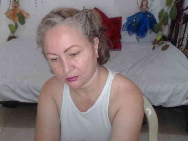 LADYQUEEN520 webcam