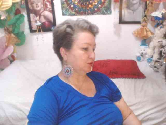 LADYQUEEN520 webcam
